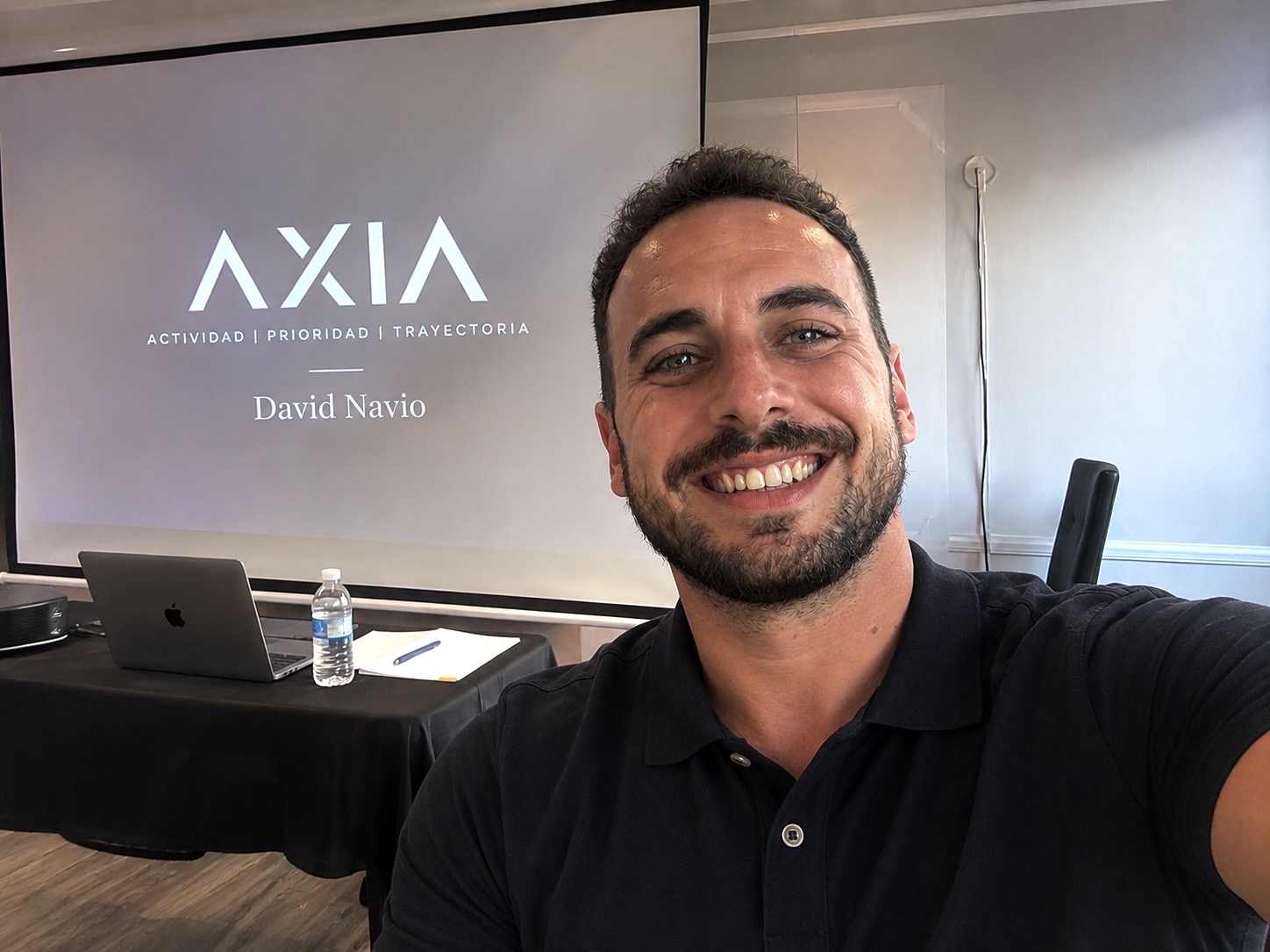 David Navío, creador de AXIA, durante una presentación sobre productividad y trayectoria